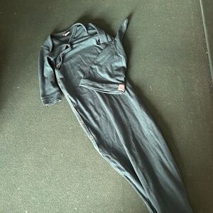 Copper Pearl newborn knotted gown and hat in jaspar